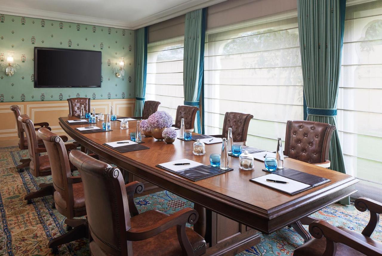 Sawai Man Mahal Hotel 5*